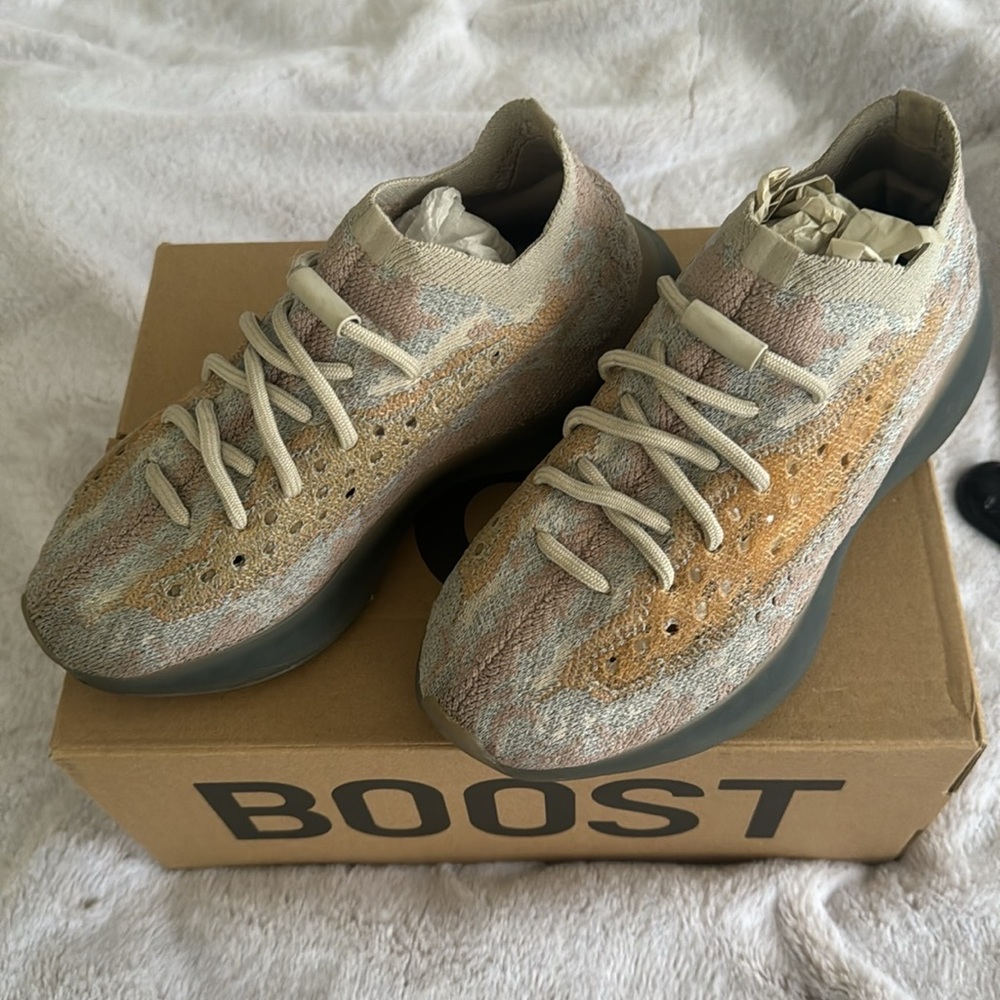 Yeezy boost 380 US 4 1/2